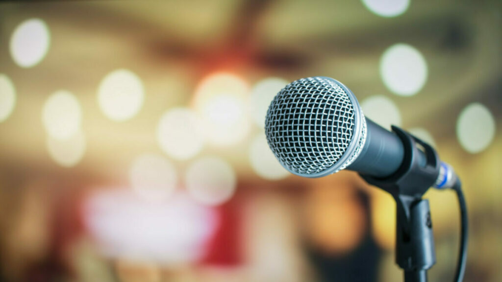 Microphone,On,Abstract,Blurred,Of,Speech,In,Seminar,Room,Or